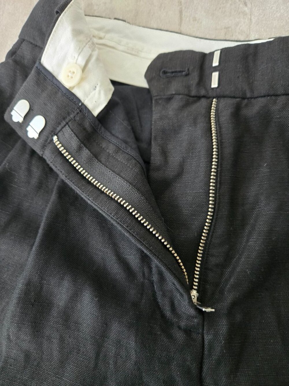 Aritzia Straight Pants 4 Black Pleated Linen Minimalist Heritage Preppy Trousers - Picture 8 of 11